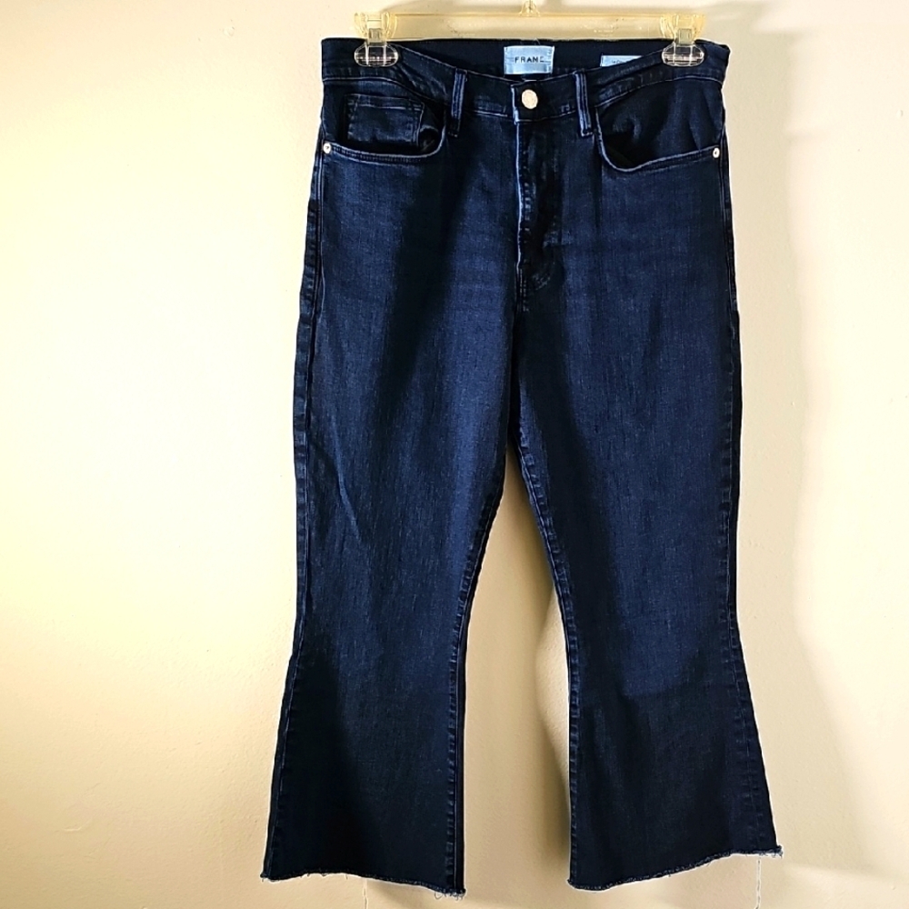 Frame Womens Blue Jeanssize 31. Flair. Frayed Hem.
